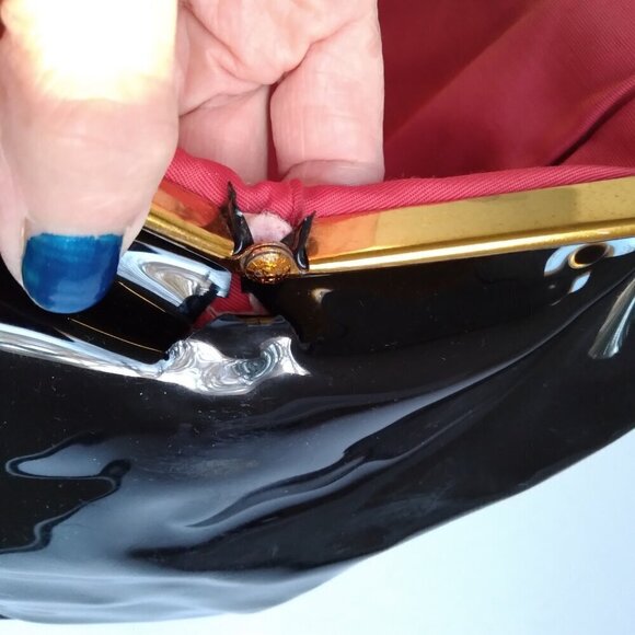 Vintage Black Sturdy Shiny Roomy Patent Gold Kiss Clasp Envelope Satchel Bag - Picture 12 of 15